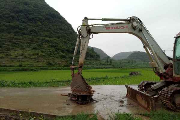 贵州出售转让二手7000小时2013年竹内TB175C挖掘机