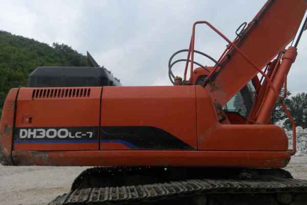 辽宁出售转让二手9900小时2010年斗山DH300LC挖掘机
