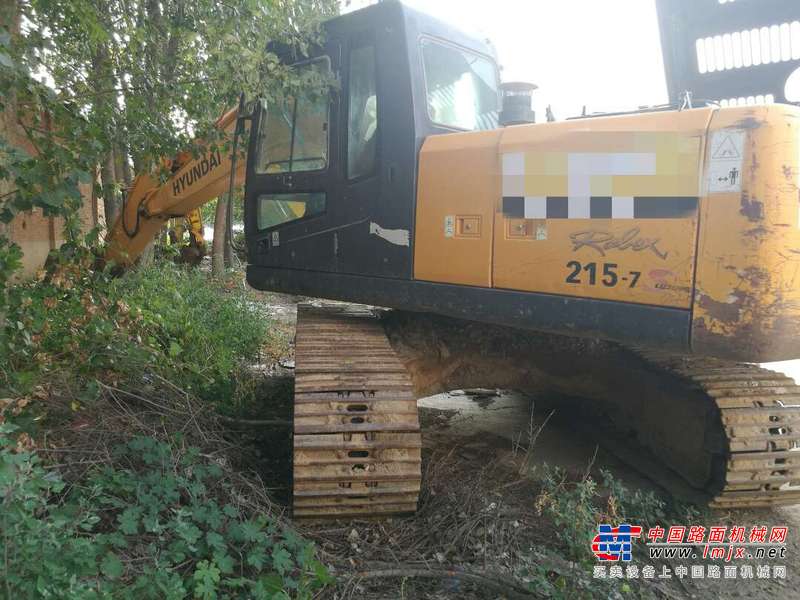 河南出售转让二手7860小时2010年现代R215挖掘机