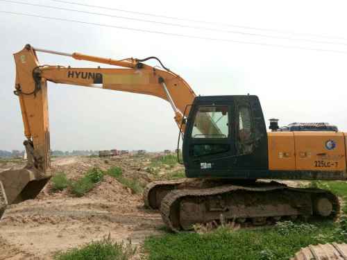 山东出售转让二手7500小时2011年现代R215挖掘机