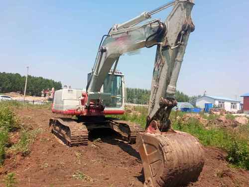 黑龙江出售转让二手5000小时2011年竹内TB1135C挖掘机