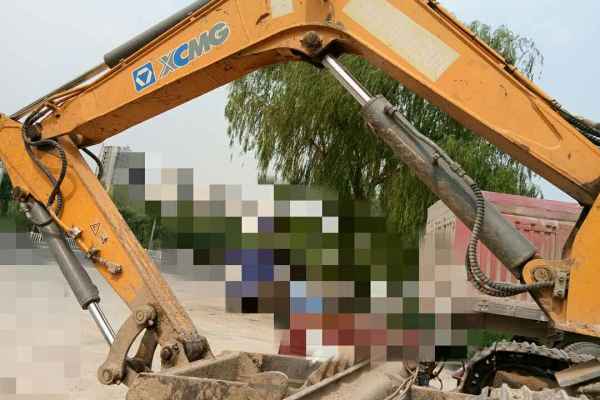 山东出售转让二手4000小时2013年徐工XE60挖掘机