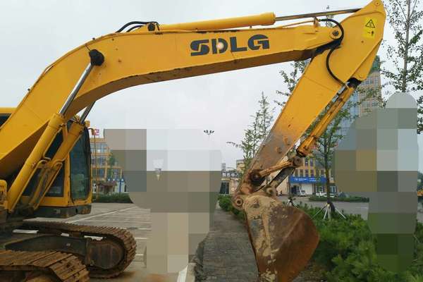 山东出售转让二手3000小时2012年临工LG6210挖掘机