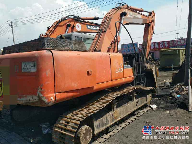 内蒙古出售转让二手17000小时2005年日立ZX240挖掘机