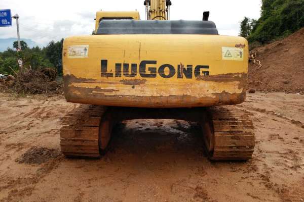 云南出售转让二手7829小时2010年柳工CLG220LC挖掘机