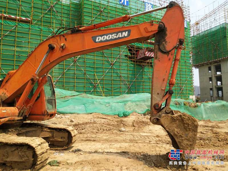 山东出售转让二手9000小时2010年斗山DH225LC挖掘机