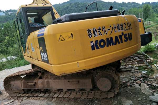 四川出售转让二手8000小时2011年小松PC200挖掘机