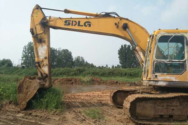 山东出售转让二手8000小时2011年临工LG6210挖掘机