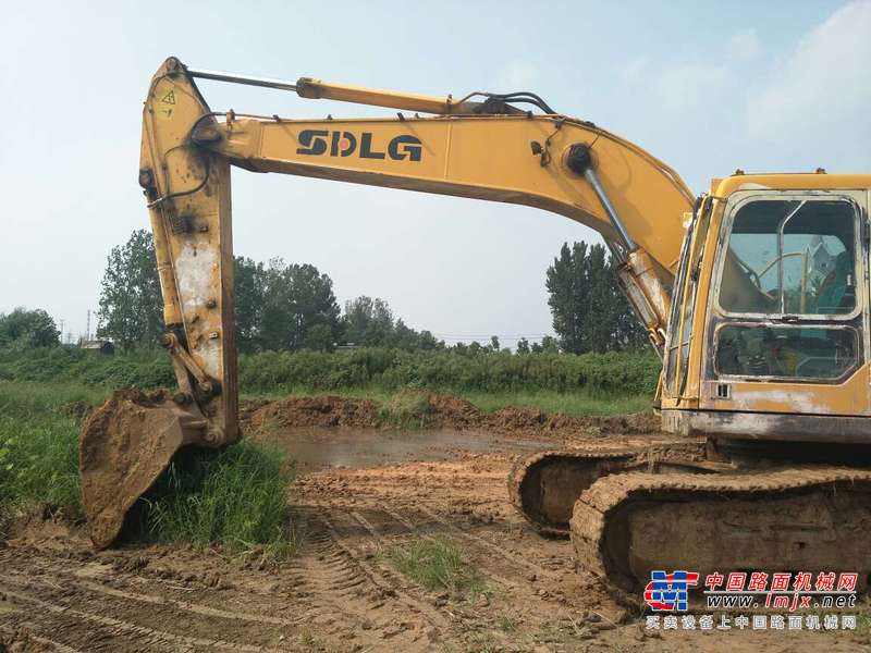 山东出售转让二手8000小时2011年临工LG6210挖掘机