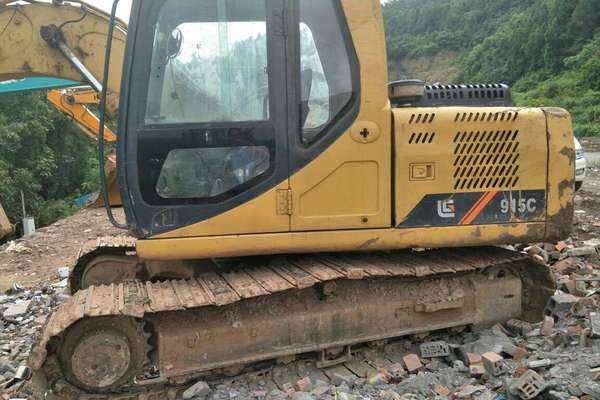 四川出售转让二手9800小时2010年柳工CLG915C挖掘机
