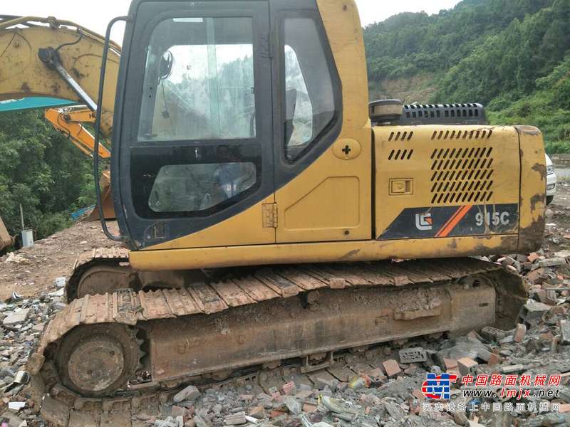 四川出售转让二手9800小时2010年柳工CLG915C挖掘机