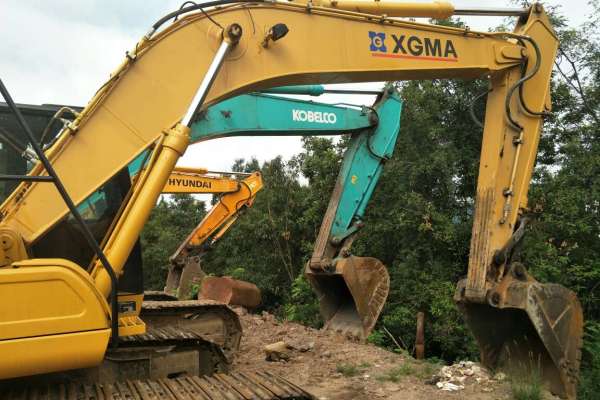 四川出售转让二手4000小时2013年厦工XG821挖掘机