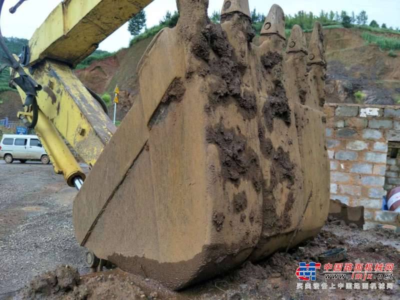 云南出售转让二手4215小时2012年犀牛重工XNW51360挖掘机