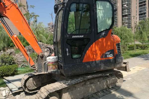 安徽出售转让二手4600小时2014年斗山DX60挖掘机