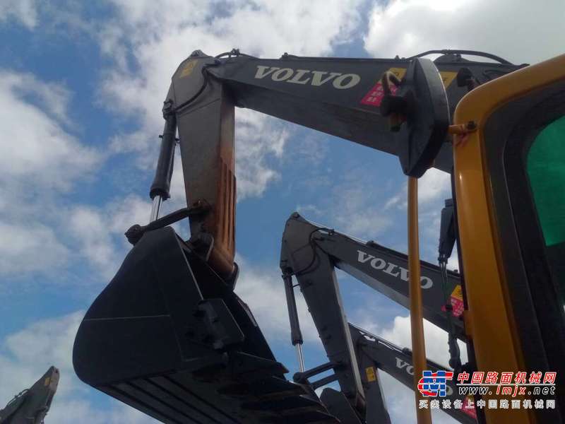 黑龙江出售转让二手7000小时2014年沃尔沃EC200B挖掘机