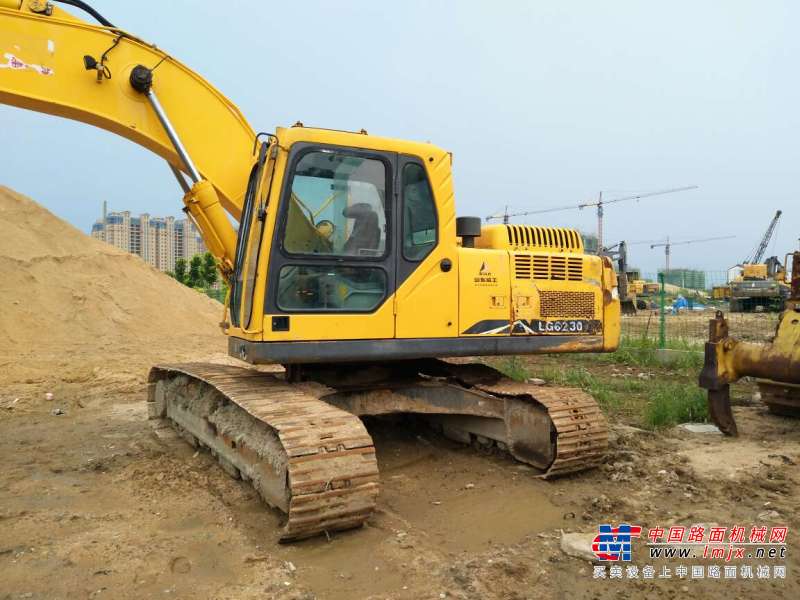 山东出售转让二手4000小时2012年临工LG6210挖掘机