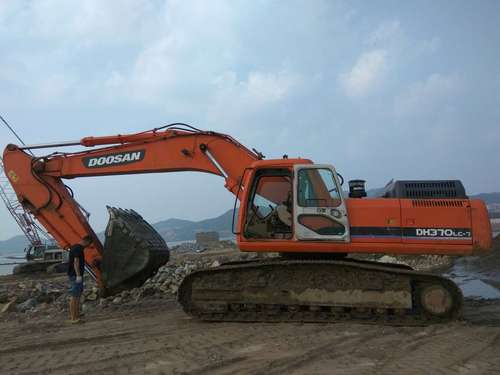 山东出售转让二手9000小时2011年斗山DH370LC挖掘机