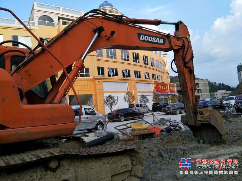 贵州出售转让二手8900小时2009年斗山DH220LC挖掘机