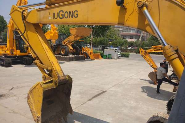 陕西出售转让二手10000小时2005年柳工CLG200挖掘机