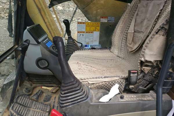 山西出售转让二手12600小时2008年小松PC220挖掘机
