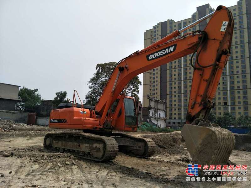 山西出售转让二手9000小时2010年斗山DH300LC挖掘机