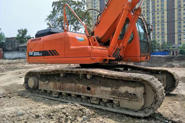 山西出售转让二手9000小时2010年斗山DH300LC挖掘机