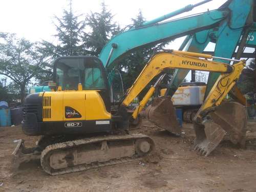 山东出售转让二手9800小时2010年现代R60挖掘机