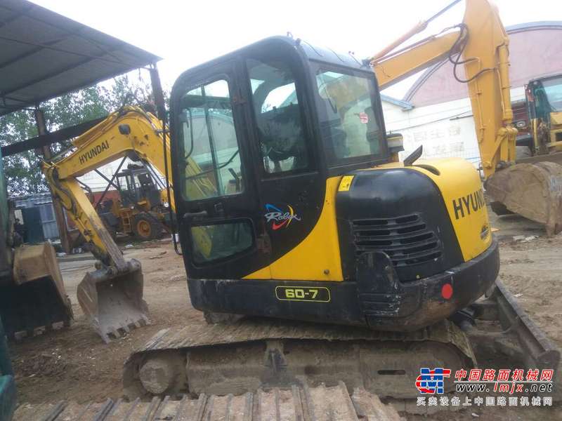 山东出售转让二手9800小时2010年现代R60挖掘机