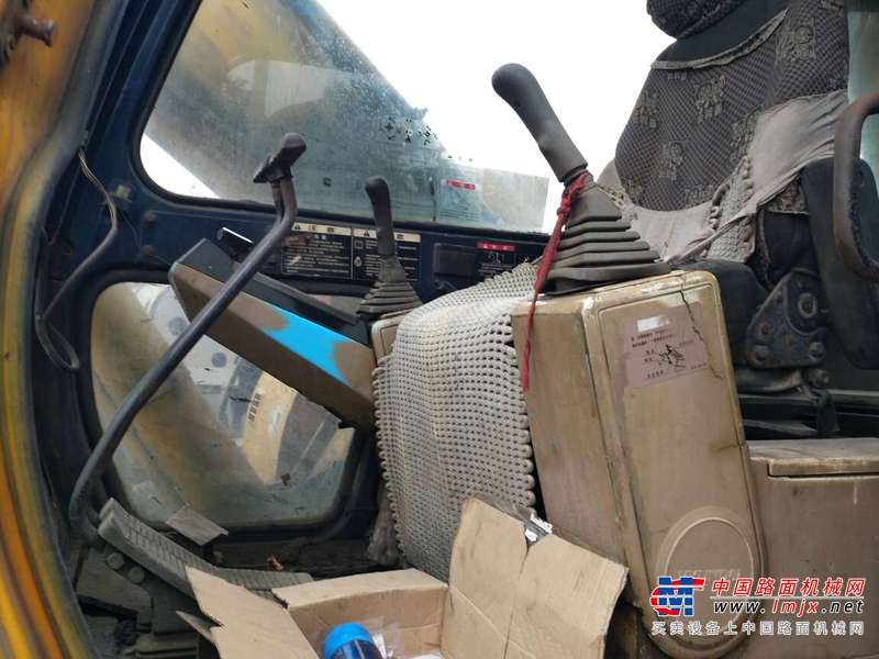 山西出售转让二手18000小时2004年现代R220LC挖掘机