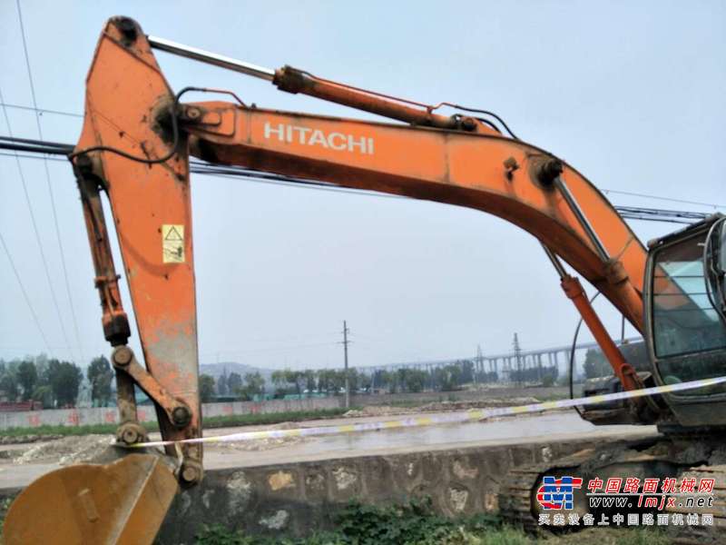 山西出售转让二手9000小时2010年日立ZX240挖掘机