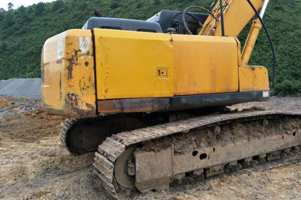 贵州出售转让二手7100小时2012年现代R225LC挖掘机