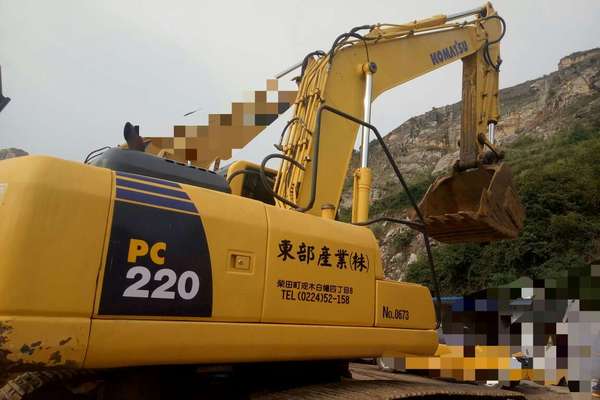 贵州出售转让二手7000小时2011年小松PC220挖掘机
