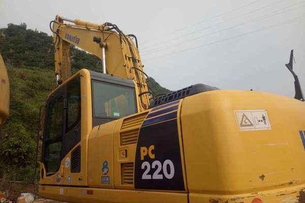 贵州出售转让二手7000小时2011年小松PC220挖掘机