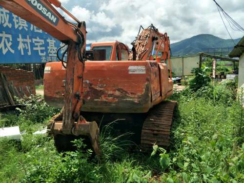 云南出售转让二手9800小时2009年斗山DH220LC挖掘机