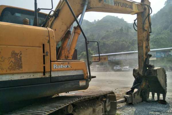 贵州出售转让二手9100小时2010年现代R150LC挖掘机