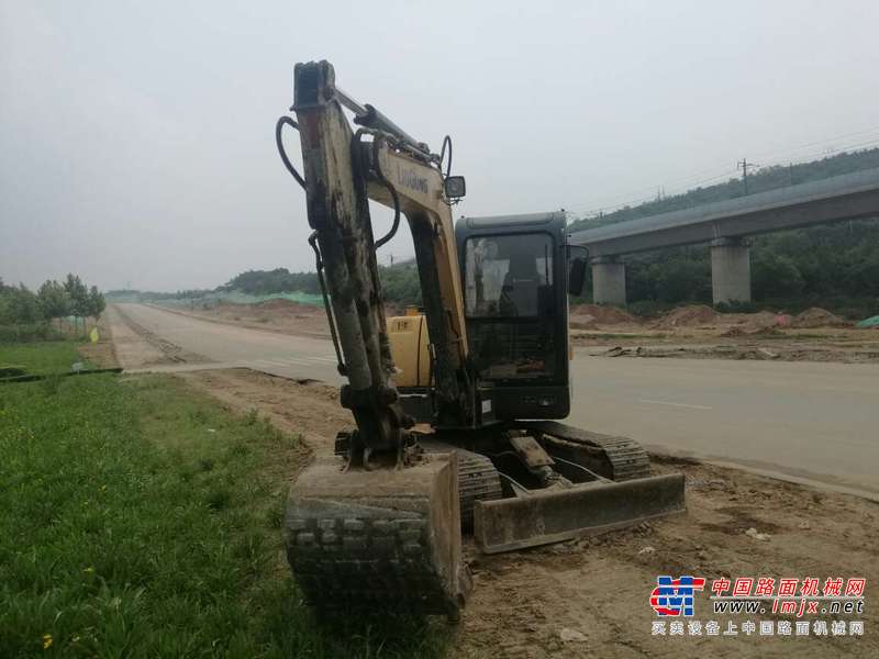 山东出售转让二手5302小时2013年柳工CLG907D挖掘机