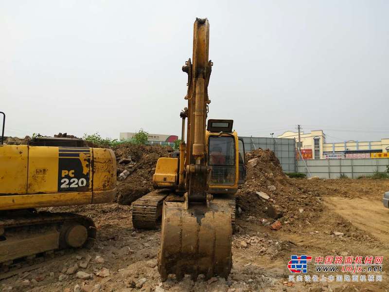 山东出售转让二手9000小时2010年玉柴YC135挖掘机