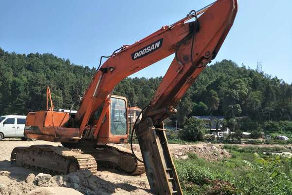 四川出售转让二手8000小时2010年斗山DH225LC挖掘机