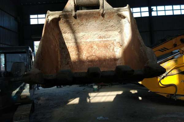 陕西出售转让二手8500小时2011年中联重科ZE230E挖掘机