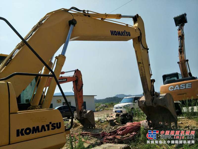 四川出售转让二手5200小时2012年小松PC240LC挖掘机