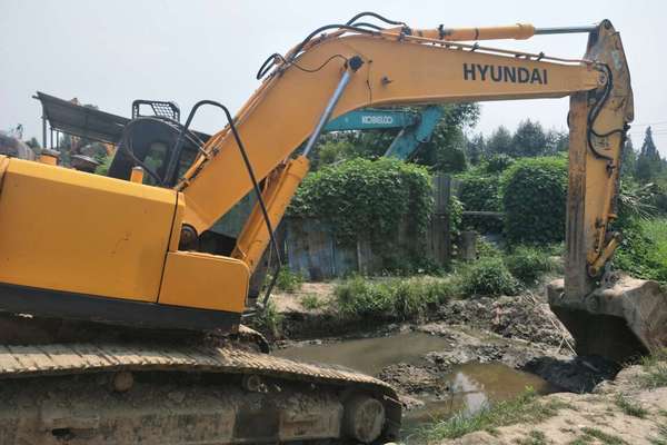 四川出售转让二手8652小时2012年现代R225LC挖掘机