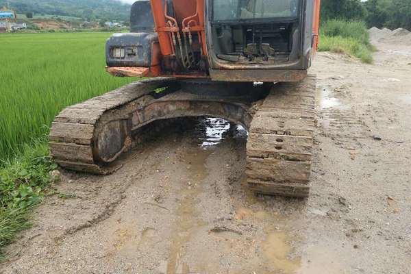 云南出售转让二手8629小时2011年日立ZX120挖掘机