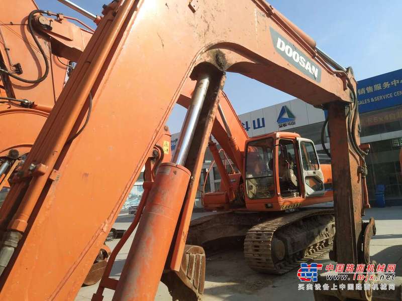 甘肃出售转让二手4000小时2011年斗山DX60挖掘机