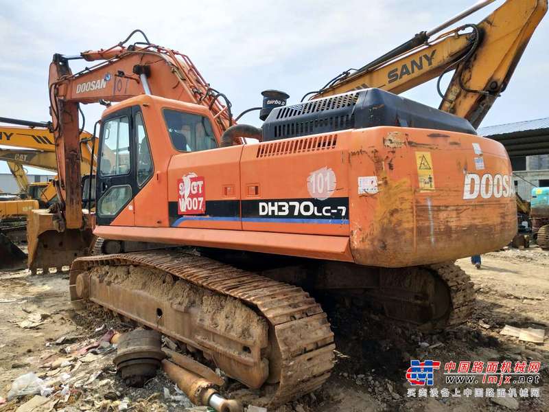 山东出售转让二手9000小时2010年斗山DH370LC挖掘机