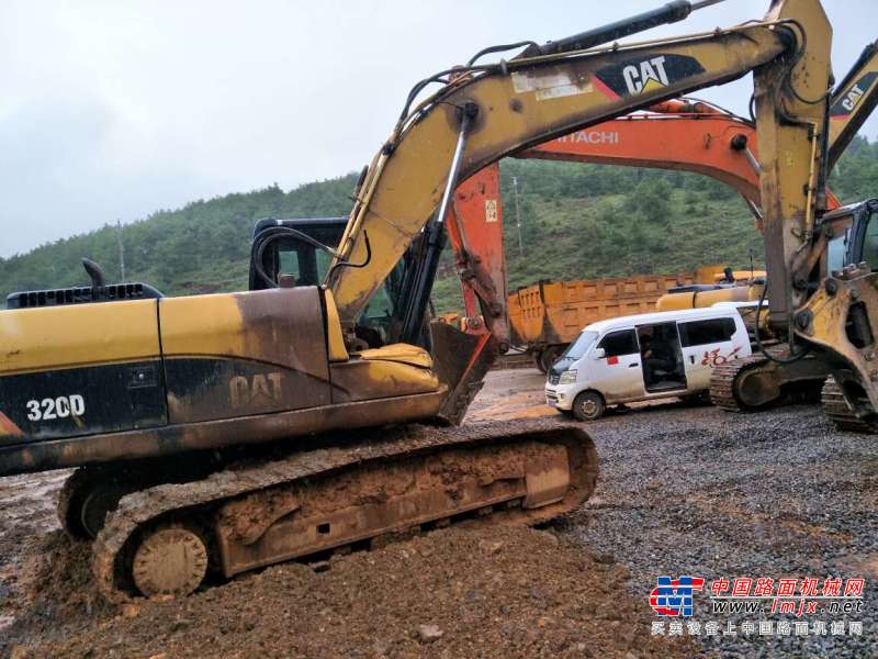 云南出售转让二手9857小时2009年卡特彼勒320D挖掘机