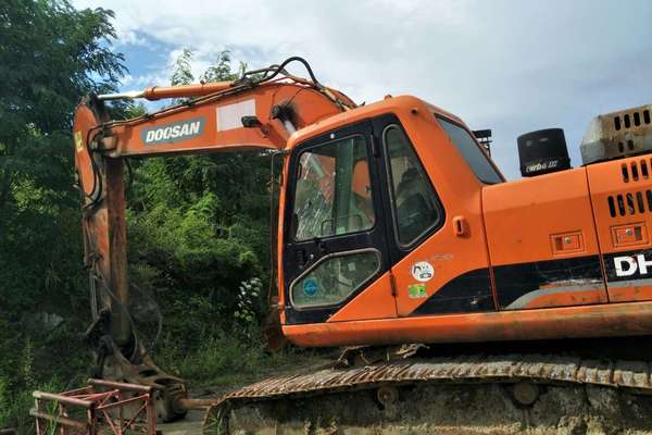 贵州出售转让二手8100小时2011年斗山DH225LC挖掘机
