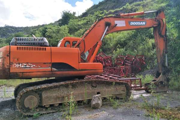 贵州出售转让二手8100小时2011年斗山DH225LC挖掘机