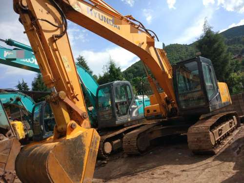 云南出售转让二手7000小时2014年现代R225LC挖掘机