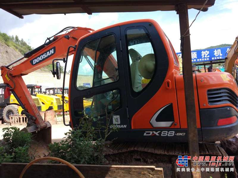 云南出售转让二手1200小时2017年斗山DX75挖掘机