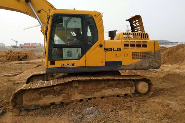 山东出售转让二手6000小时2011年临工LG6210挖掘机